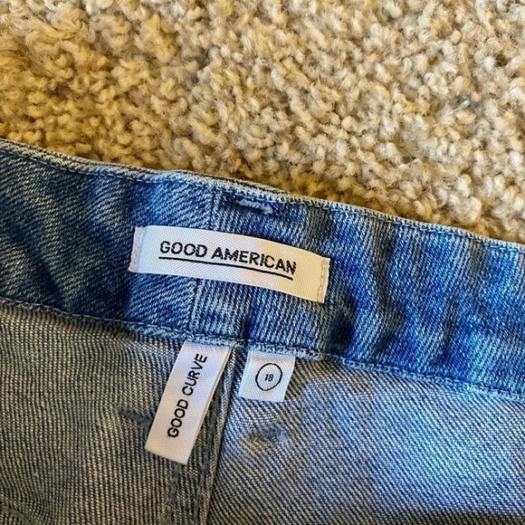 Good American Good Curve Straight Jeans - Picture 6 of 9